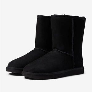 Women’s Classic Short Uggs in black